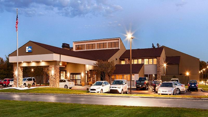 Crossroads Hotel And Event Center