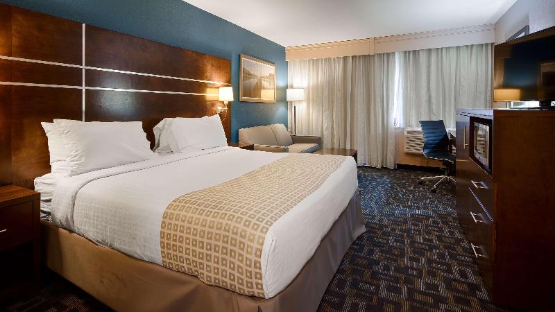 Crossroads Hotel And Event Center