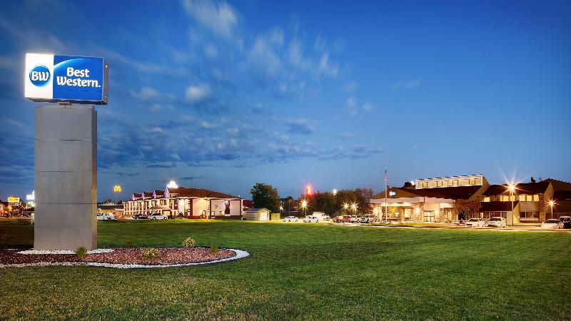 Crossroads Hotel And Event Center