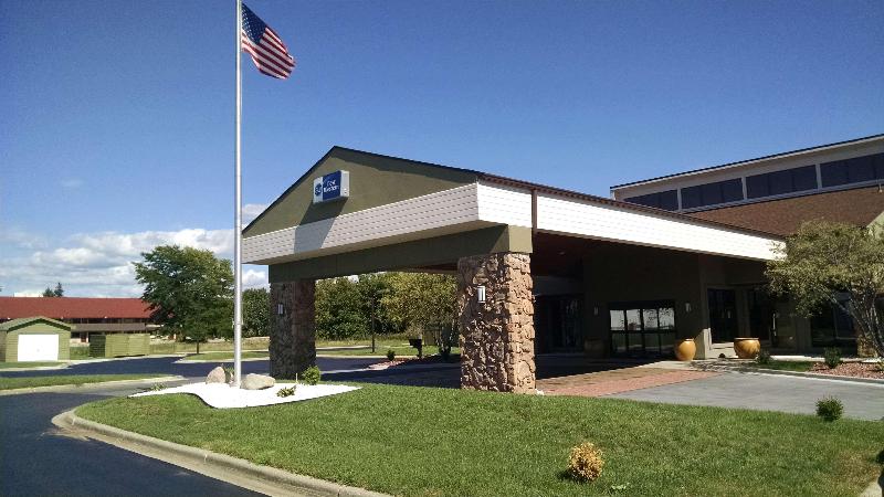Crossroads Hotel And Event Center