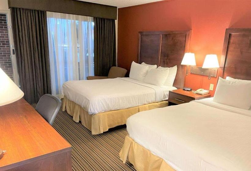 Crossroads Hotel And Event Center