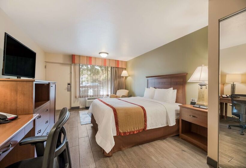 هتل Best Western Town & Country Inn