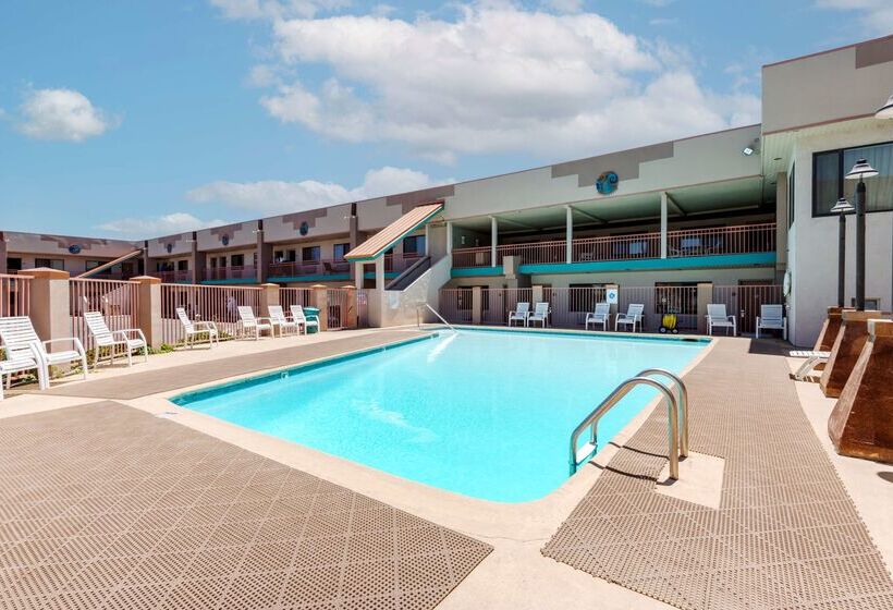 Отель Best Western Turquoise Inn & Suites