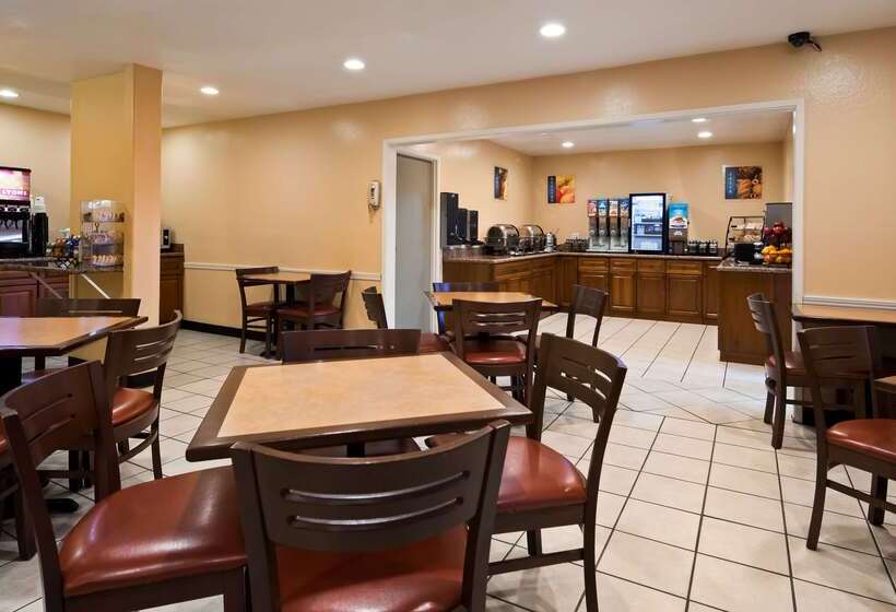 هتل Best Western Village Inn