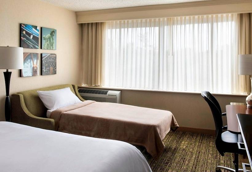 هتل Boston Marriott Peabody