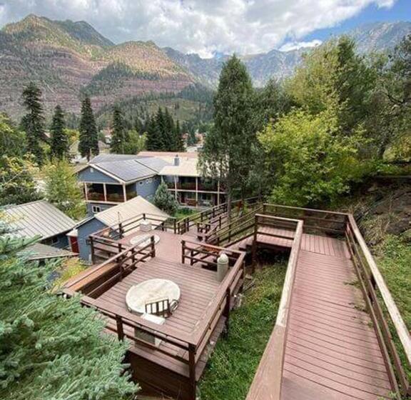 هتل Box Canyon Lodge And Hot Springs