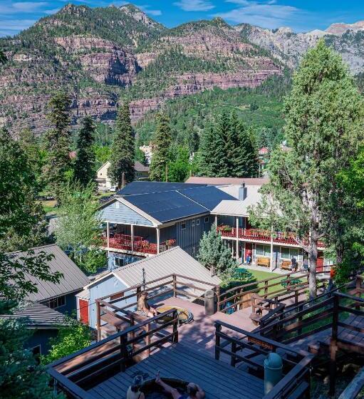 هتل Box Canyon Lodge And Hot Springs