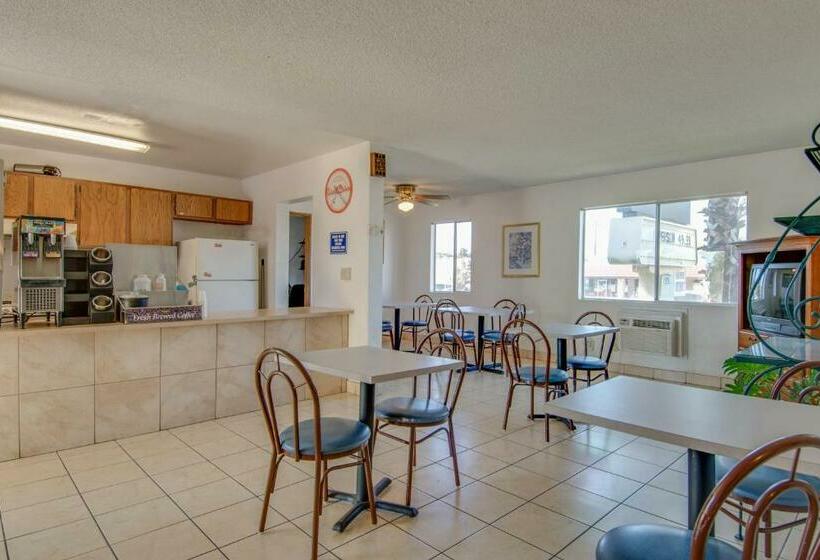 בית מלון כפרי Bridgeway Inn & Suites