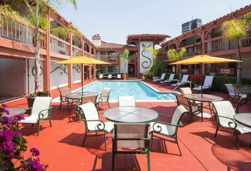 فندق Campbell Inn
