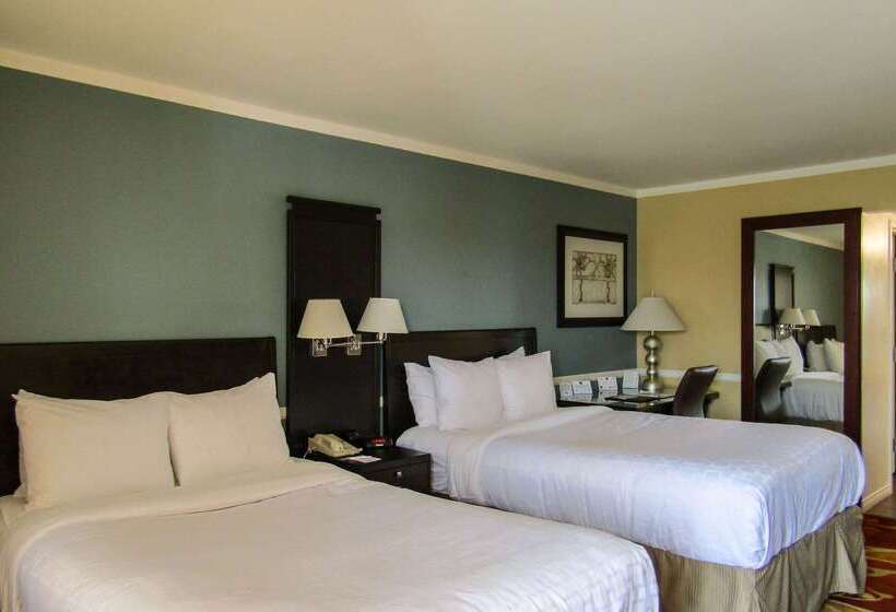호텔 Clarion Inn Near China Lake Naval Station
