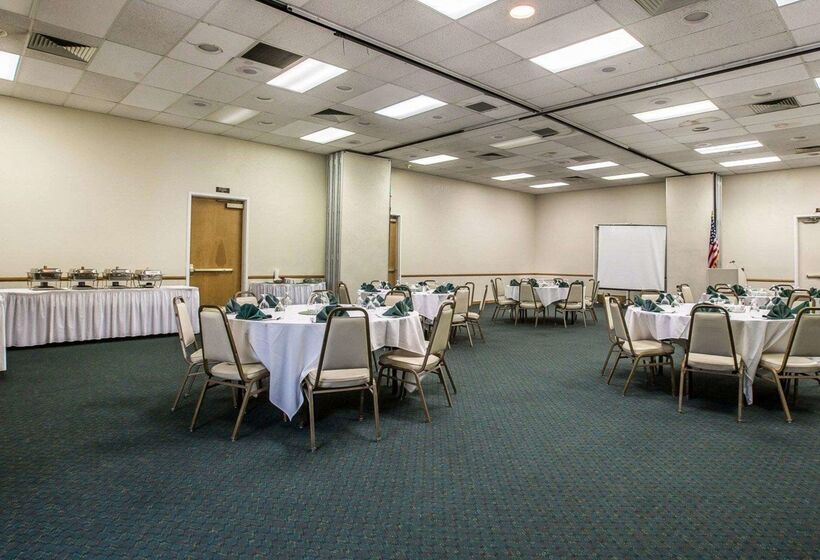 호텔 Clarion Inn Near China Lake Naval Station