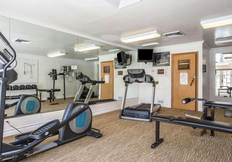 호텔 Clarion Inn Near China Lake Naval Station