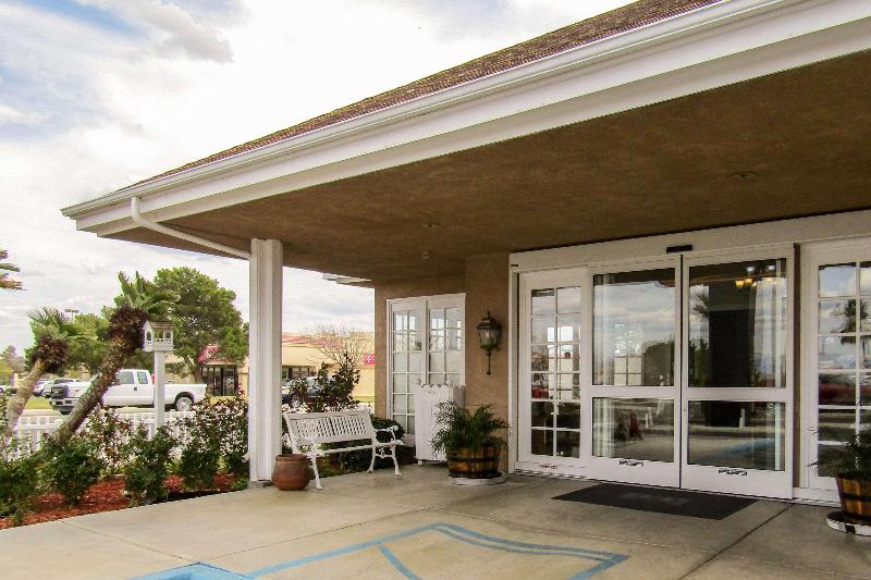 호텔 Clarion Inn Near China Lake Naval Station