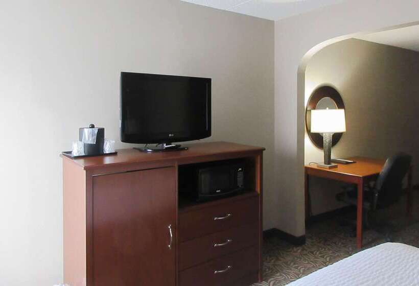 Отель Clarion Inn & Suites