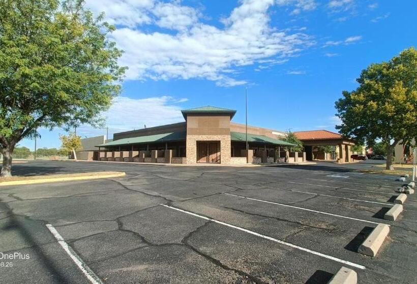 هتل Clarion Inn & Suites