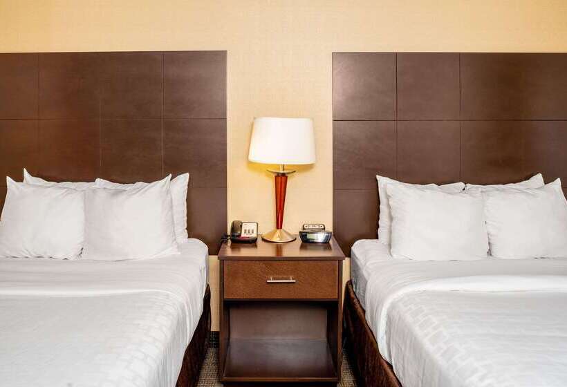 בית מלון כפרי Clarion Pointe Harrisonburg