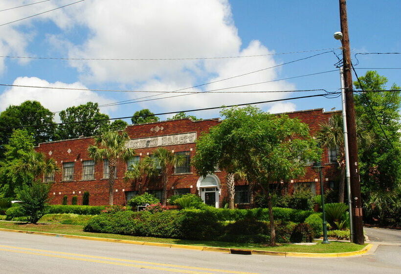 Hotel Claussen's Inn at Five Points