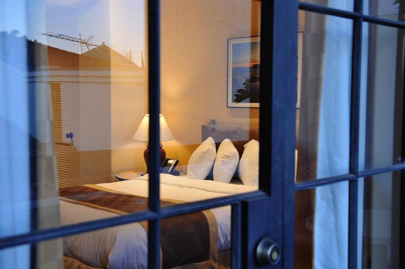 هتل Clocktower Inn Ventura