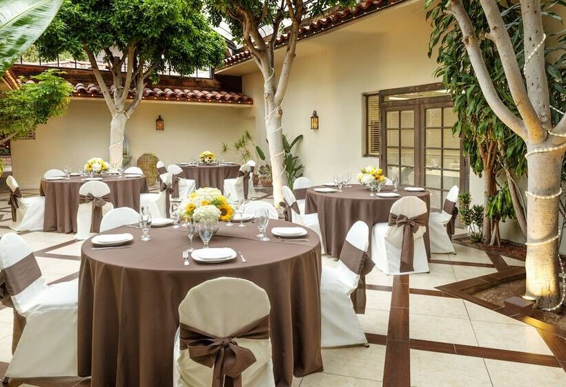 هتل Clocktower Inn Ventura