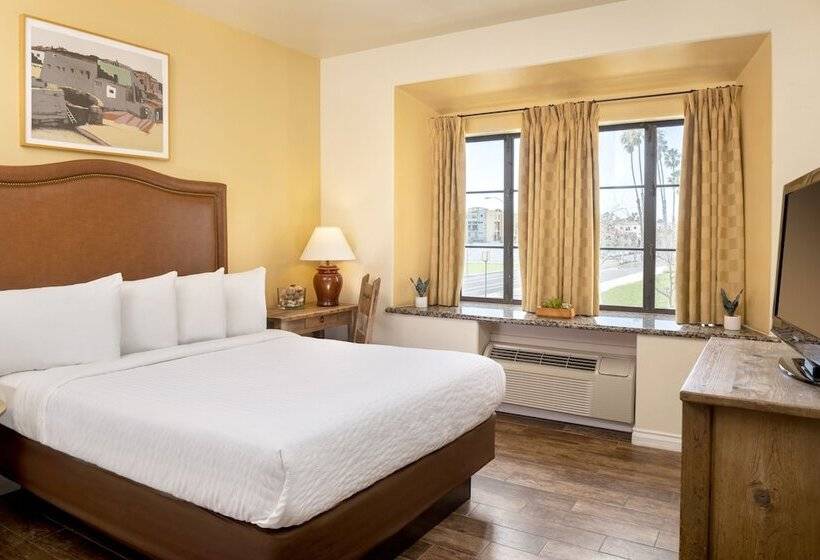 هتل Clocktower Inn Ventura