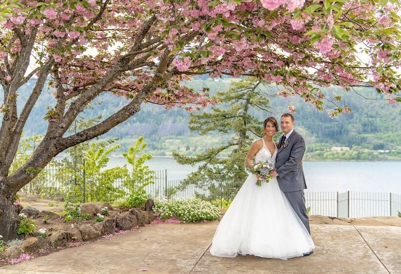 Columbia Gorge Hotel & Spa