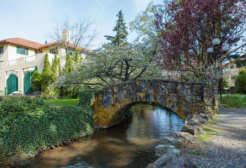 Columbia Gorge Hotel & Spa