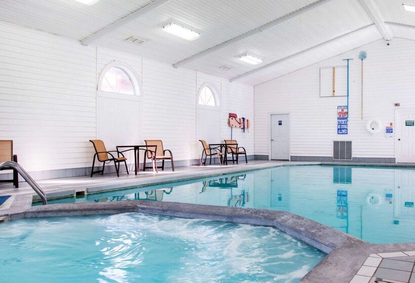 هتل Comfort Inn Lakeside