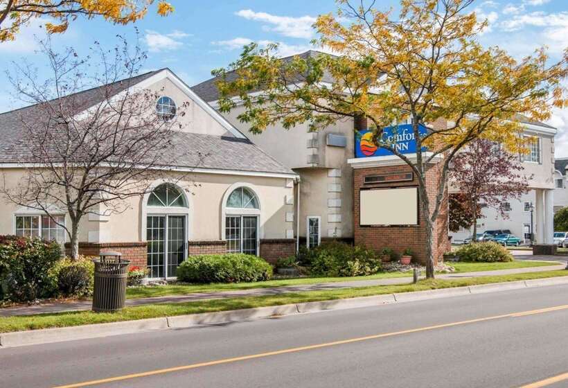 هتل Comfort Inn Lakeside