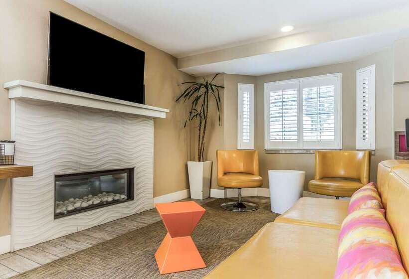 هتل Comfort Inn