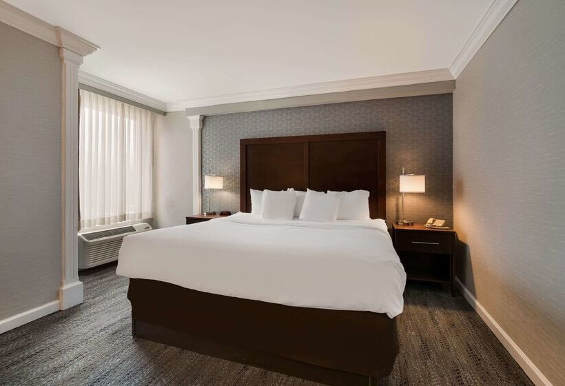 هتل Comfort Inn & Suites Plattsburgh Morrisonville