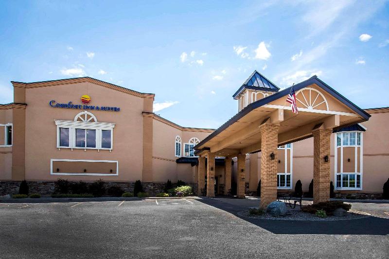 فندق Comfort Inn & Suites Plattsburgh  Morrisonville