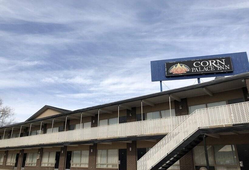 فندق Corn Palace Inn