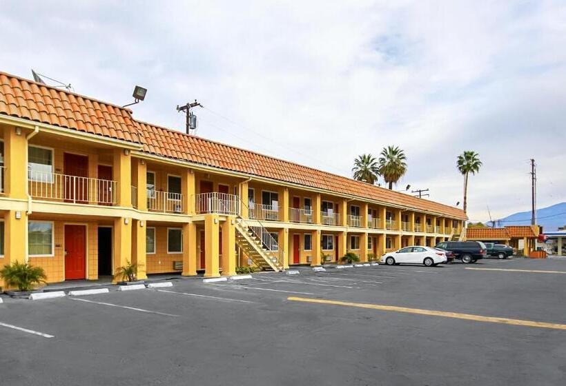 בית מלון כפרי Econo Lodge San Bernardino I-215