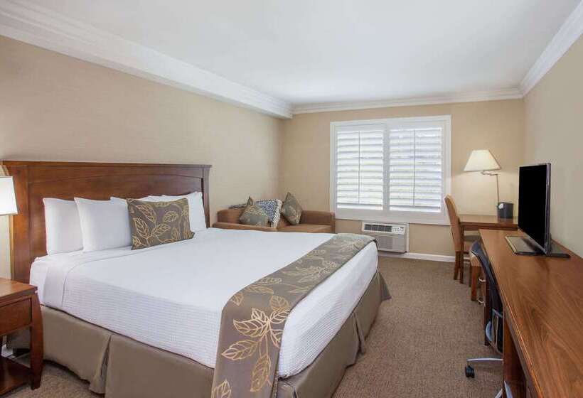 호텔 Days Inn By Wyndham San Diego  Circle Near Seaworld