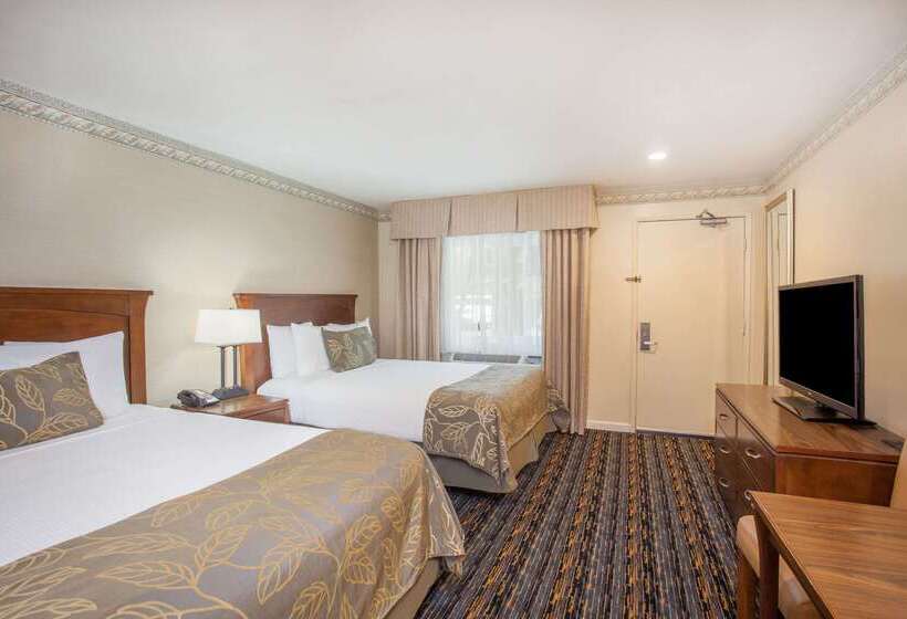 호텔 Days Inn By Wyndham San Diego  Circle Near Seaworld