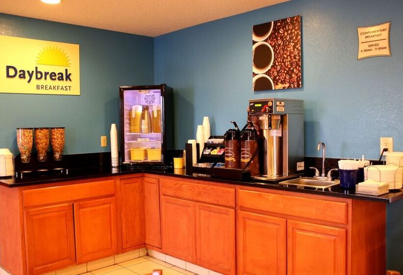 هتل Days Inn & Suites By Wyndham Bloomington/normal Il