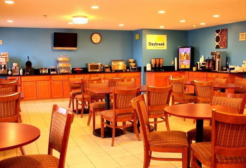 هتل Days Inn & Suites By Wyndham Bloomington/normal Il