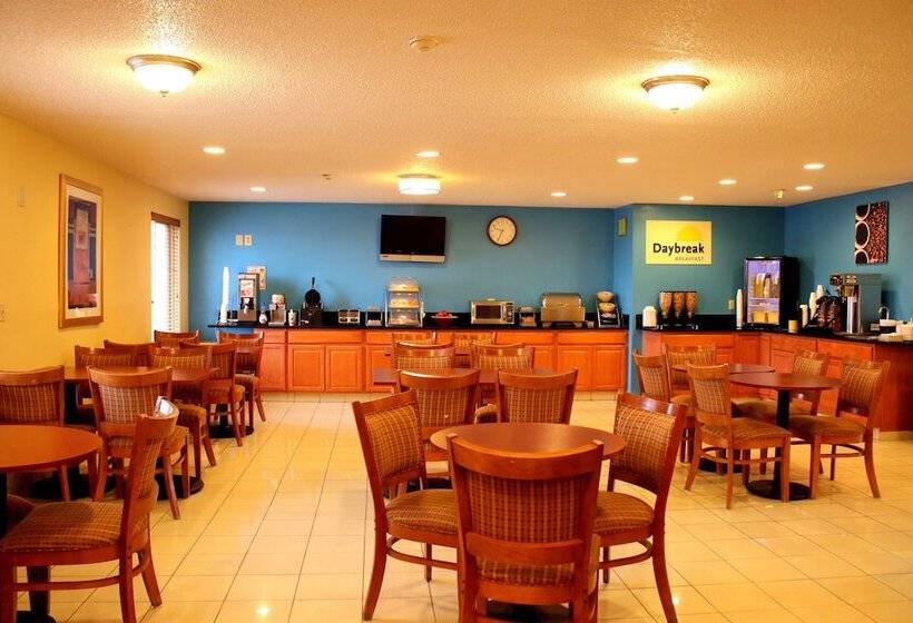 هتل Days Inn & Suites By Wyndham Bloomington/normal Il