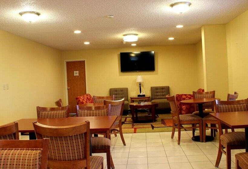 هتل Days Inn & Suites By Wyndham Bloomington/normal Il