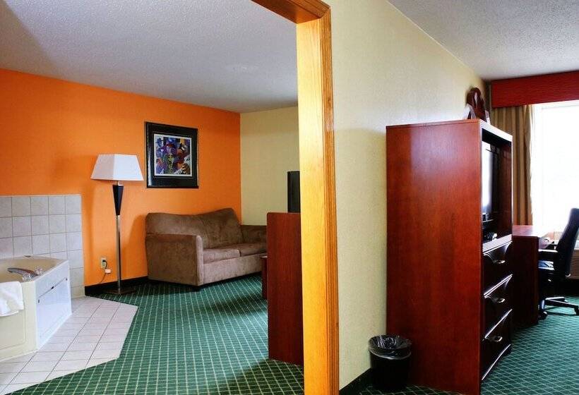 هتل Days Inn & Suites By Wyndham Bloomington/normal Il