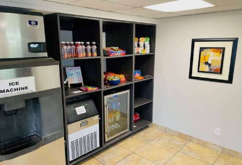 هتل Days Inn And Suites By Wyndham Port Huron