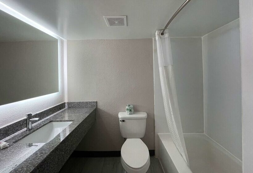 هتل Days Inn And Suites By Wyndham Port Huron