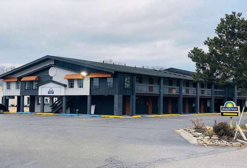 هتل Days Inn And Suites By Wyndham Port Huron