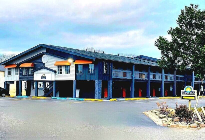هتل Days Inn And Suites By Wyndham Port Huron