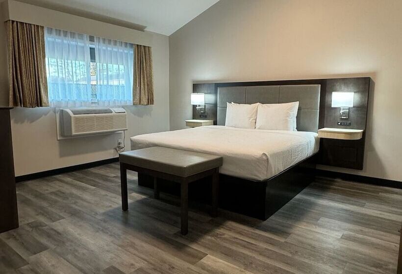 هتل Days Inn And Suites By Wyndham Port Huron