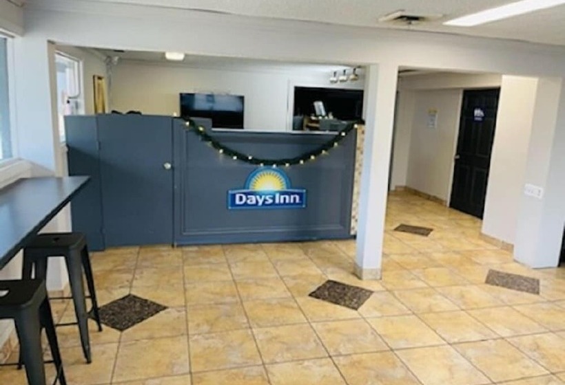 هتل Days Inn And Suites By Wyndham Port Huron