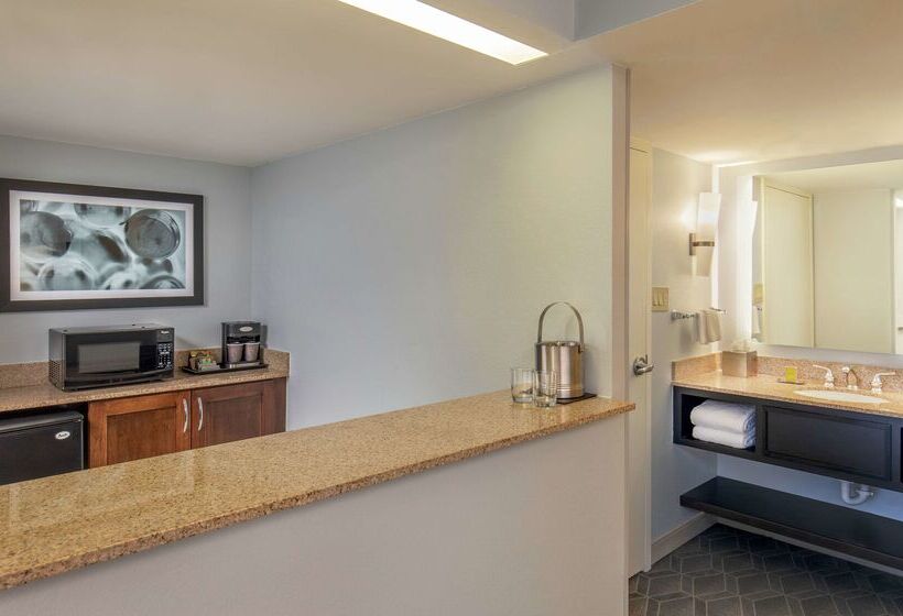 فندق Doubletree By Hilton Columbia