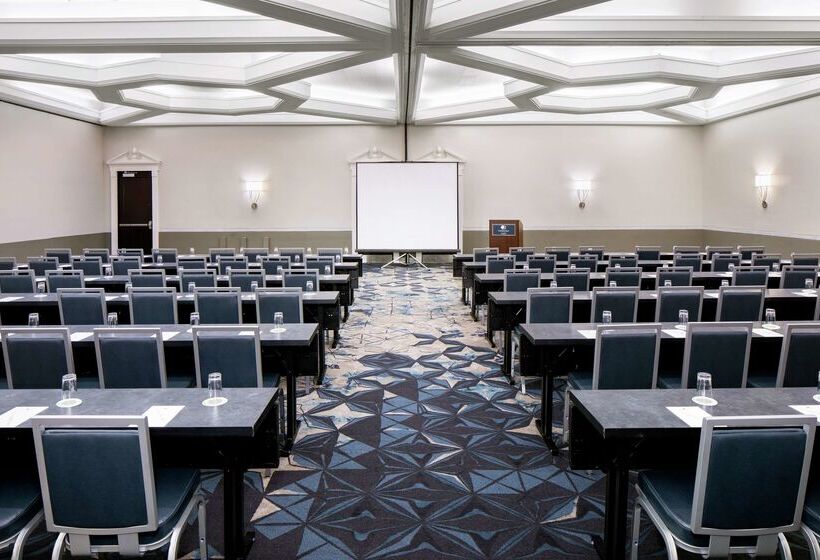 فندق Doubletree By Hilton Nashua