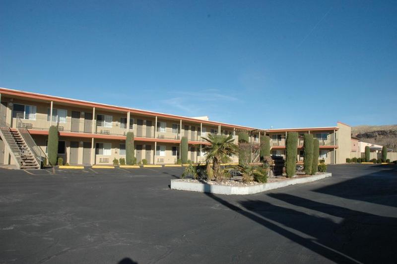 هتل Econo Lodge Hurricane Zion Park Area