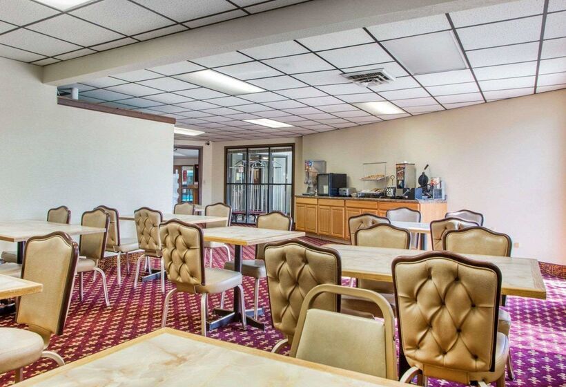 هتل Econo Lodge Inn And Suites Stevens Point